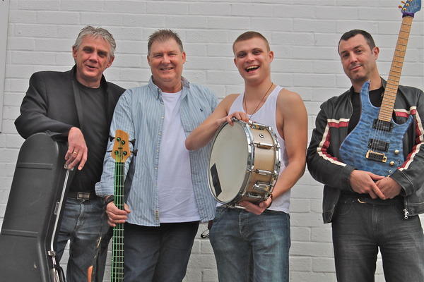 Live Music – The Lee Aaron Band
